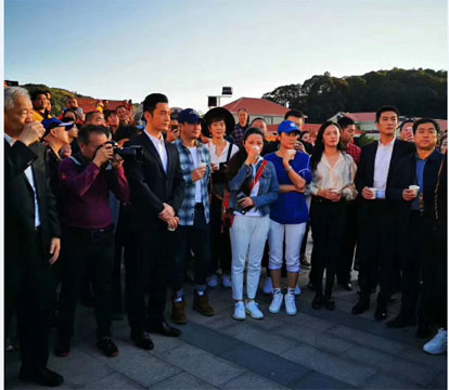 [CCTV新闻直播间]福建厦门 中国金鸡百花电影节 文艺工作者走村庄 聆听发展故事